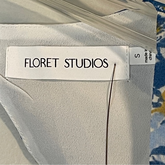 FLORET STUDIOS Floral Flutter Sleeve Sundress on White Blue Floral Small - Picture 7 of 9